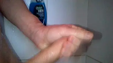 La bite de Farid (se branlant sous la douche)