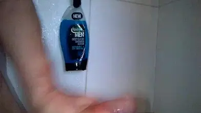 La bite de Farid (se branlant sous la douche)