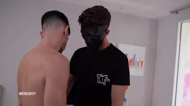 Mec soumis baisé par un étalon arabe masqué