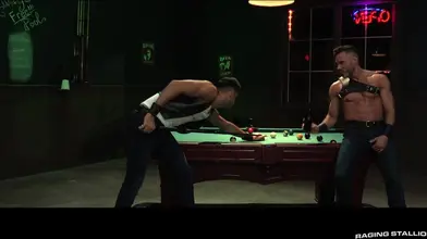 Minimum deux queues – Mick Stallone & Manuel Skye