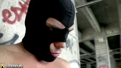 Beau mâle & jeune partenaire