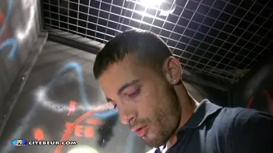 Deux rebeus chauds en darkroom