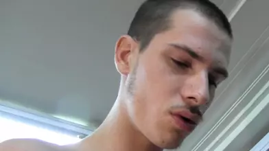 Un rebeu a rejoint pour régaler mon mec (soft)