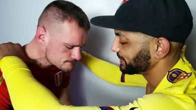 Juste du cul. Pas d’attaches. Pas d’mensonges.