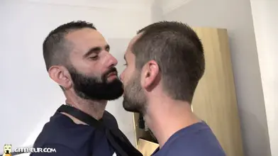 Regarde-moi et suis mon lead