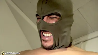 À poil pour vénérer la grosse teub rebeu – 1