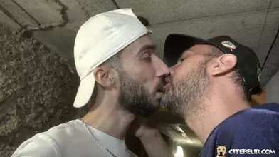 Un beau rebeu kiffe les 22 cm de Pixer