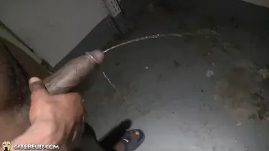 Rebeu Teteur kiffe la grosse teub d’Oumarou