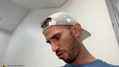 Rebeu à lunettes en adoration — Partie 1