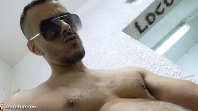 Tu veux ce cul ? Viens le prendre