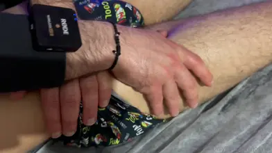 Massage sensuel d’un beau mec arabe (devant & derrière)