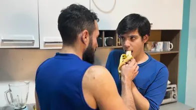 Mon pote m’aide à “prendre ma protéine”… pas celle du blender