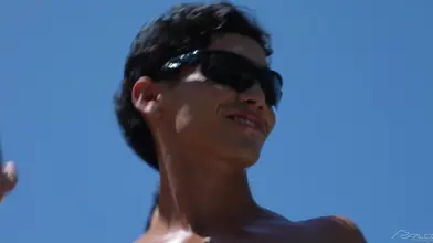 Abraham Shehell dans un plan à trois en spit-roast, version push-and-pull