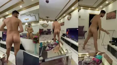 Enfile et Exhibe-toi dans le String