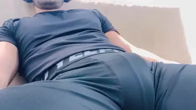 Qui veut ce que j'ai entre les jambes ?