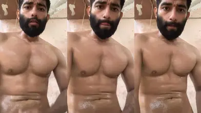 Mec Desi musclé avec grosse bite