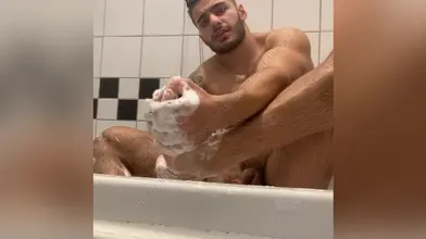Arad sous la douche