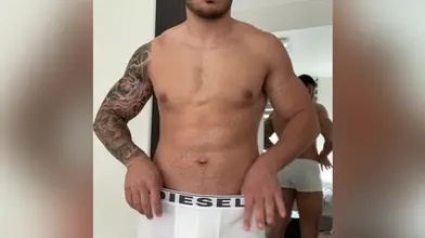 En train de changer mon slip