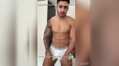 En train de changer mon slip