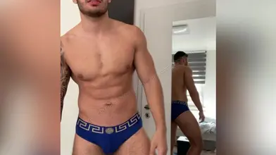 En train de changer mon slip