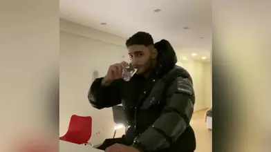 Je Viens d'Arriver à la Maison, Besoin de Lâcher ma Bite