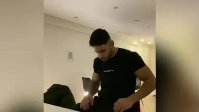 Je Viens d'Arriver à la Maison, Besoin de Lâcher ma Bite