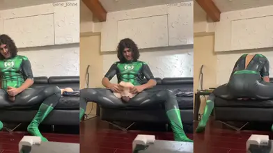 Superhéros en rut : Je baise mon jouet en costume complet