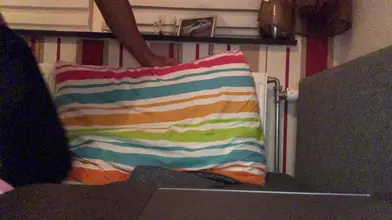 Je me branle devant un film porno