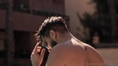 Rudy Ayoub – Beau Libanais torse nu profitant du soleil en plein air