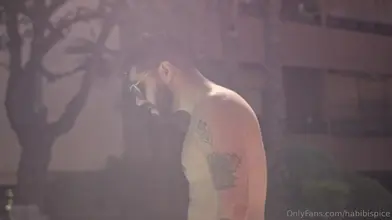 Rudy Ayoub – Beau Libanais torse nu profitant du soleil en plein air