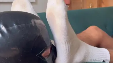 Arab Footballer Worshipped on His Feet