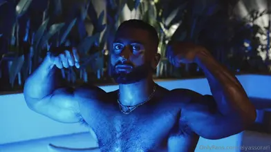 Modèle Persan Posant Nu