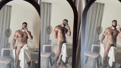 Le Séduisant Mec du Moyen-Orient Taquine son Paquet dans un Selfie Miroir Intime