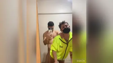 Dom Arabe Musclé Attrape Son Sub Masqué Plié au Lavabo - Tease Nu
