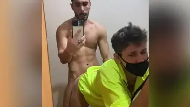 Dom Arabe Musclé Attrape Son Sub Masqué Plié au Lavabo - Tease Nu