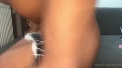 Athlète marocain huilé se lâche en solo avec sa serviette bleue