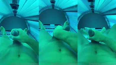 Beau gosse marocain se branle sous la douche - Bite mouillée gros plan POV