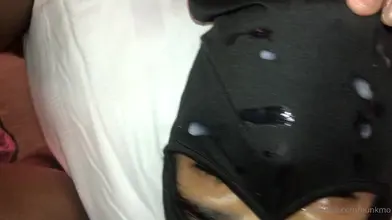 Beau Gosse Marocain Grosse Bosse Tease À Travers Short Noir Gros Plan