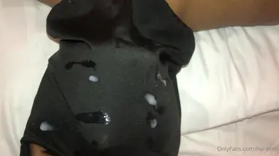 Beau Gosse Marocain Grosse Bosse Tease À Travers Short Noir Gros Plan