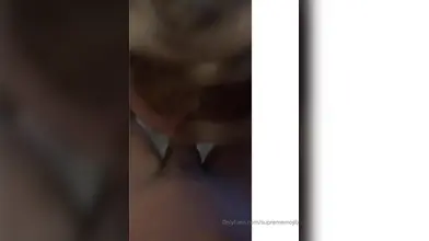 Beau gosse marocain nu montre son cul rond et lisse de dos