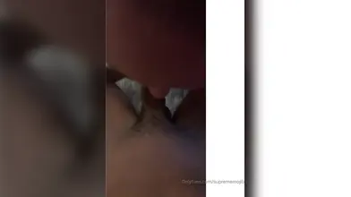 Beau gosse marocain nu montre son cul rond et lisse de dos