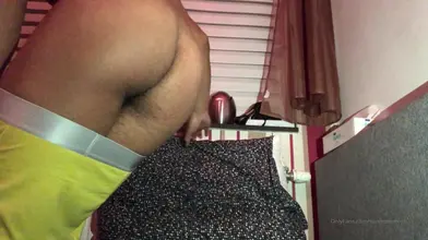 Marocain longue session solo nu se branle et montre son gros cul