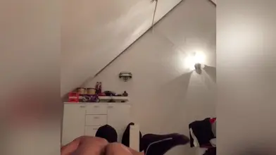 Athlète Marocain Masqué Flex Torse Nu en Short Rouge Selfie Miroir