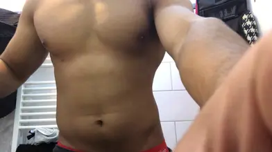 Athlète marocain se met tout nu — Cul rond et gros muscles en vitrine