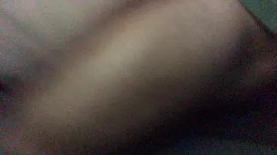 Gros cul rond marocain de près au lit — Clip tease rapide du booty