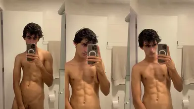 Selfie Miroir Après Ma Douche Je Montre Mes Abdos