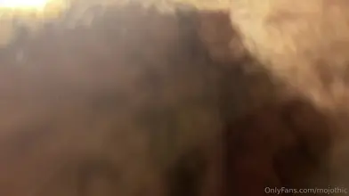 Je me déshabille jusqu'à mon slip rose