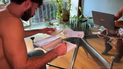 Baise intense dans le loft avec mon pote tatoué