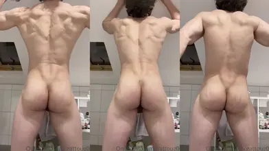 Je flex mon dos et je montre mon cul dans la cuisine