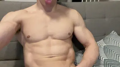 Gros plan POV, je caresse ma grosse bite sur le canapé